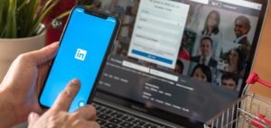 Read more about the article LinkedIn Launches BrandWorks to Expand B2B Advertising Business